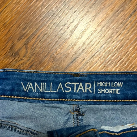vanilla star jean shorts in size 4-6 - Picture 3 of 3